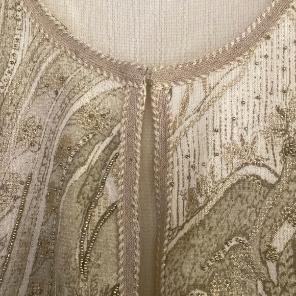 NWOT.  Chicos. Ladies sleeveless lightweight designed sweater. - Picture 2 of 7